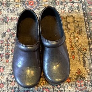 Women's Classic Black Iridescent Slip-On Clogs